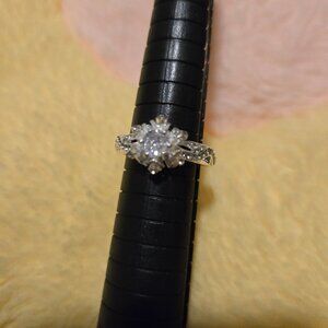 New Exquisite Fashion Ring Size 7